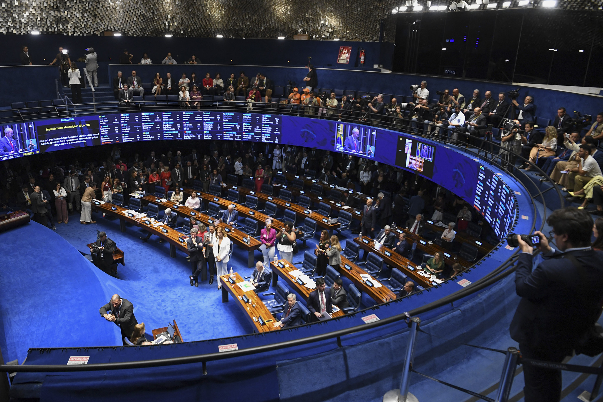 Senado aprova fim da escala 6x1 e mais tempo de descanso aos trabalhadores sem redução de salário