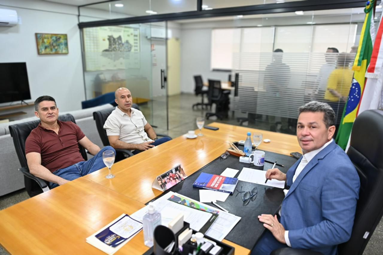 Tadeu de Souza recebe David Almeida e reforça diálogo institucional para avanço de políticas públicas