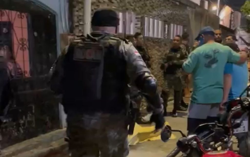 Homem é executado com 10 tiros em frente de casa no bairro São José