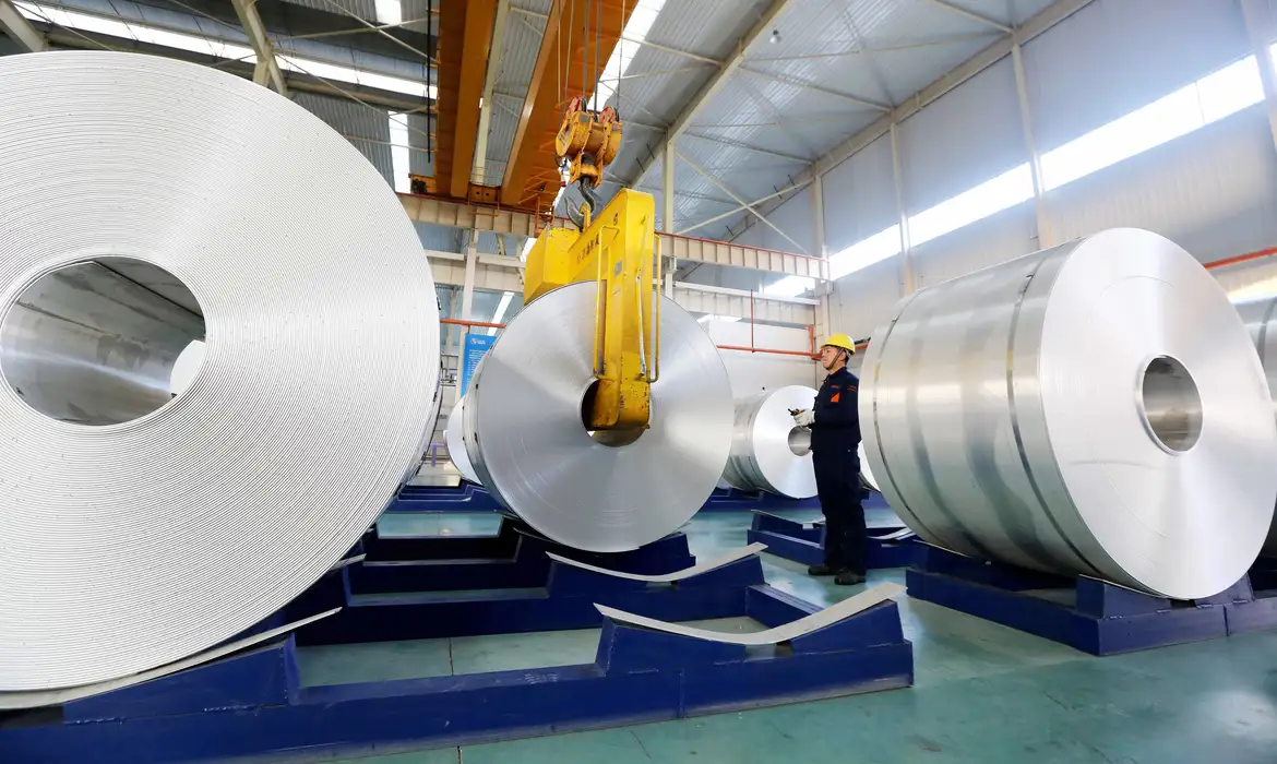 Brasil será afetado com decreto dos EUA que dobra tarifas sobre aço e alumínio