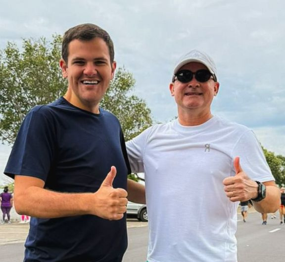 David Almeida reassume comando da prefeitura de Manaus após férias