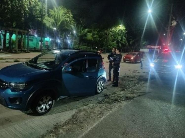 Idoso é mantido refém para dirigir para criminosos em Manaus