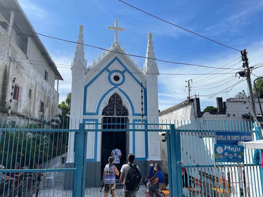 Capela do 'Pobre Diabo' recebe centenas de féis no Dia de Santo Antônio