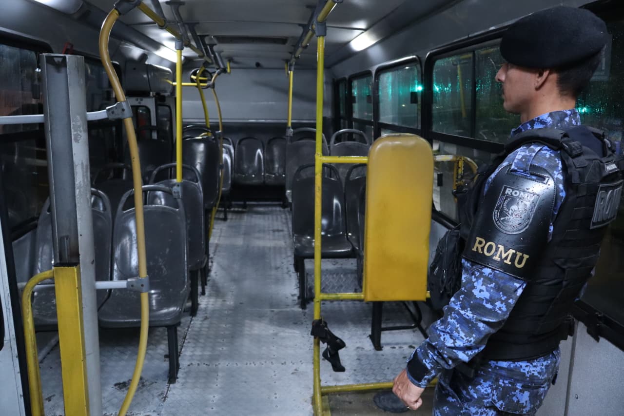 Assaltante é baleado e outros dois são presos por roubo a ônibus no Nova Cidade