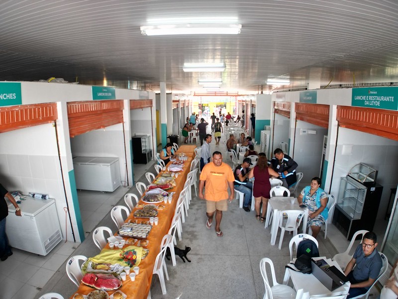 Prefeitura entrega nova praça de alimentação da feira da Manaus Moderna