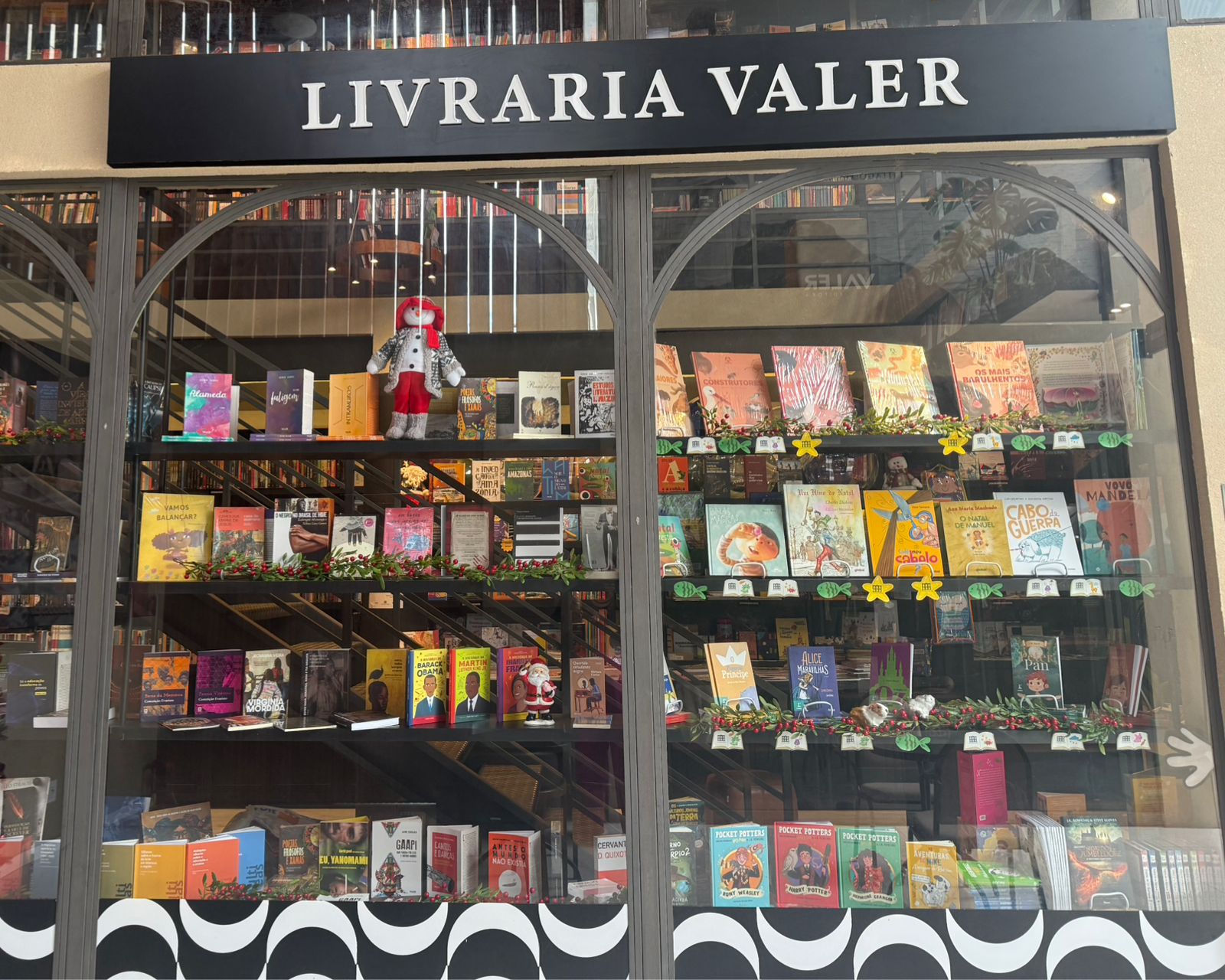 Livraria Valer anuncia "Valer Friday" com descontos históricos de até 90%