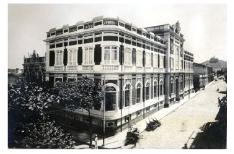Biblioteca Pública do Amazonas relembra incêndio de 1945 em exposição de 80 anos