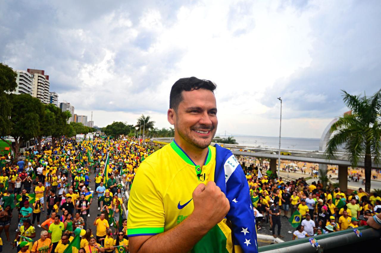 Alberto Neto é o único do Amazonas a votar contra a reforma tributária