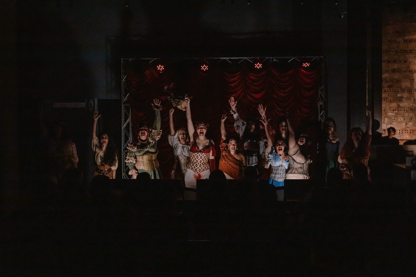 Ateliê 23 apresenta 'Cabaré Chinelo’ nesta terça e quarta-feira