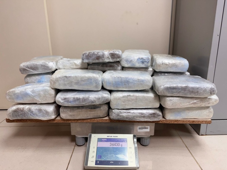 Dois homens são presos com mais de 34 kg de maconha em Manaus