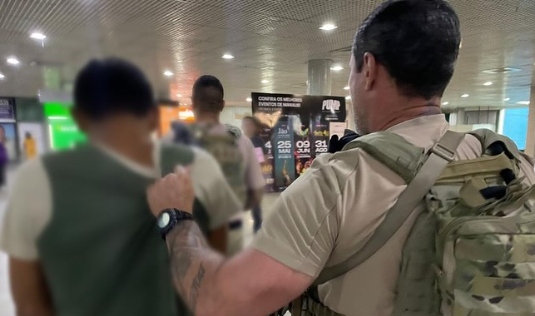 Vídeo: Avô é preso por estuprar neta de cinco dias no interior chega a Manaus