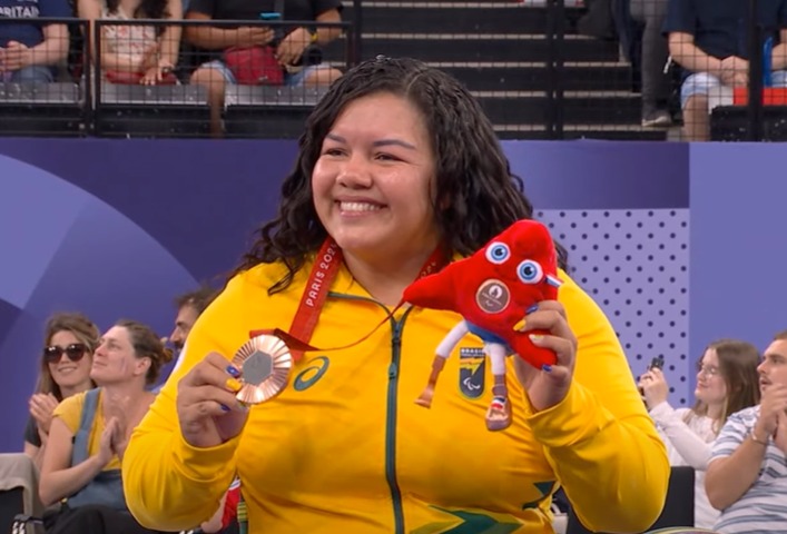 Amazonense Maria de Fátima brilha e conquista medalha de bronze nas Paralimpíadas