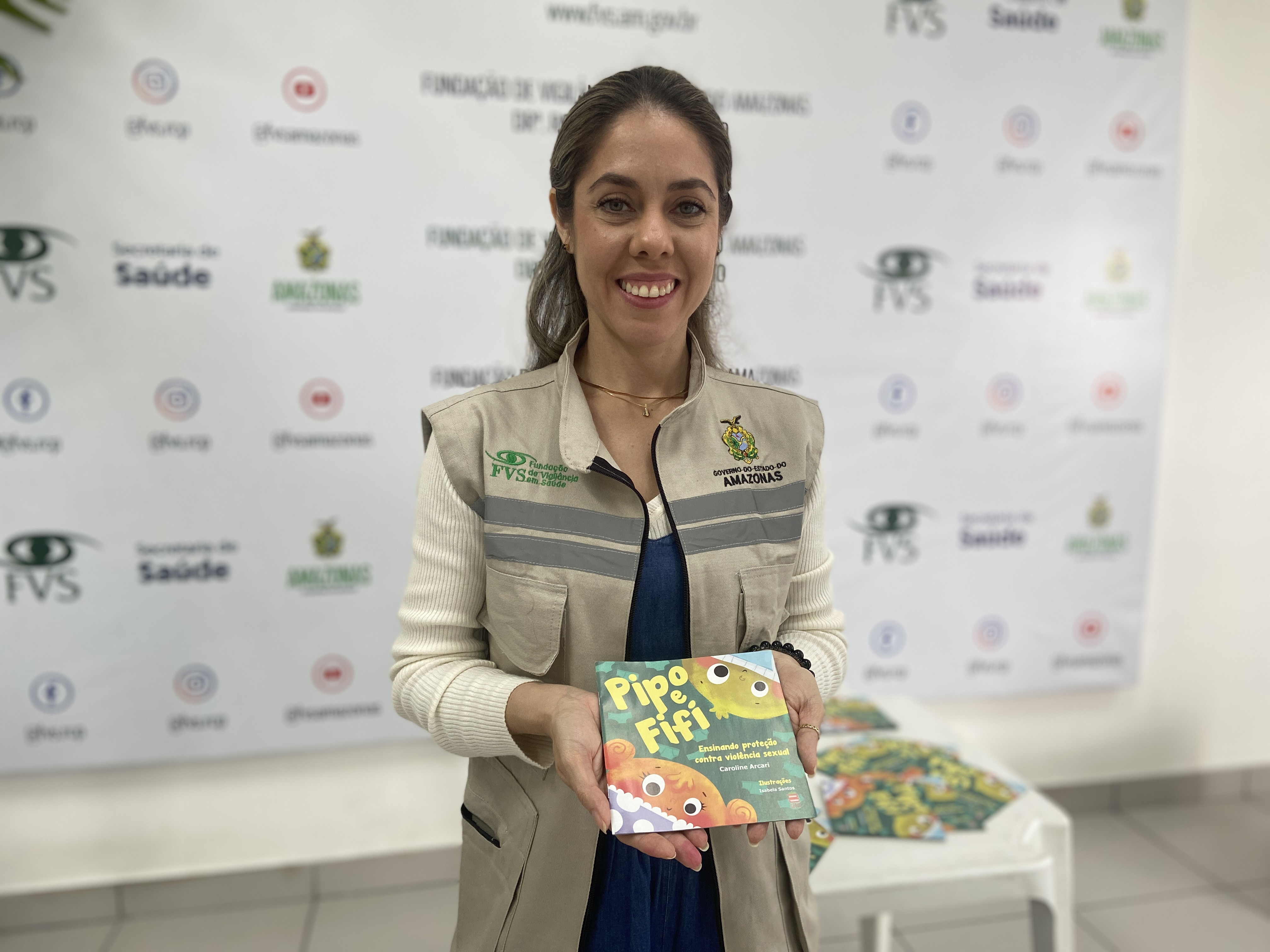 FVS-RCP recebe doação de 400 livros para combate e prevenção contra abuso sexual de crianças e adolescentes