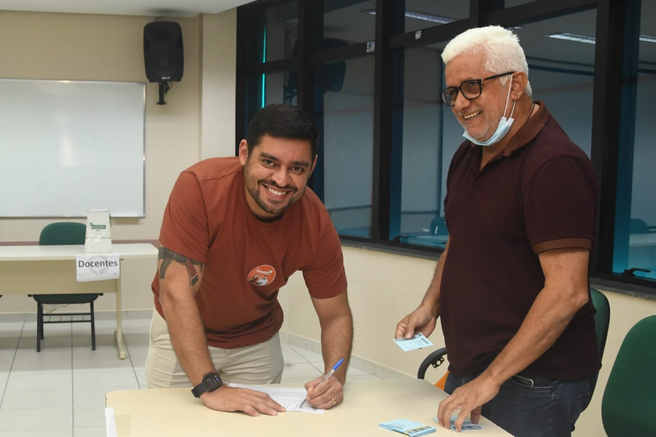 Eleição na UEA: André e Kátia votam 19 e convocam comunidade acadêmica a participar