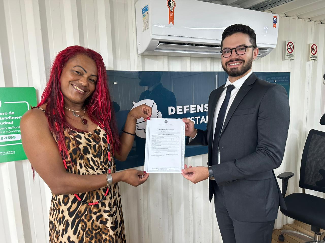 Mulher trans conquista direito ao nome e nova certidão de nascimento, em Coari