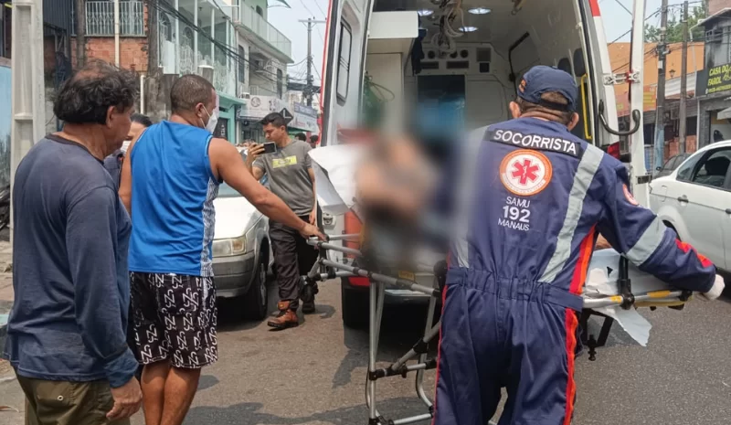 Idosos são resgatados após passarem três dias com filho morto dentro de casa