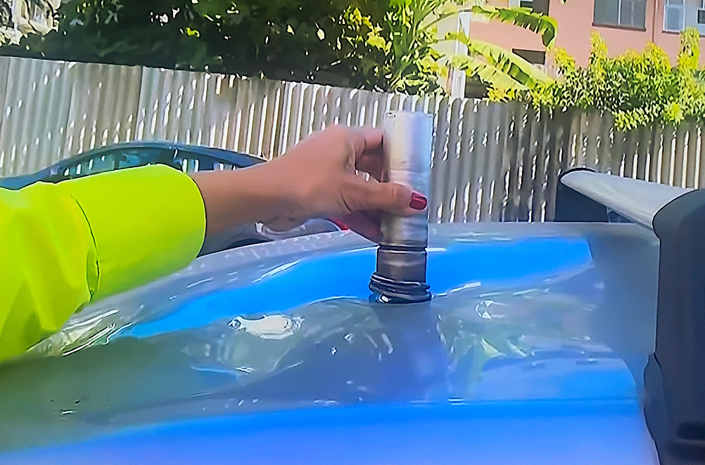 Objeto não identificado e atinge carro em SP: 'Veio do céu'