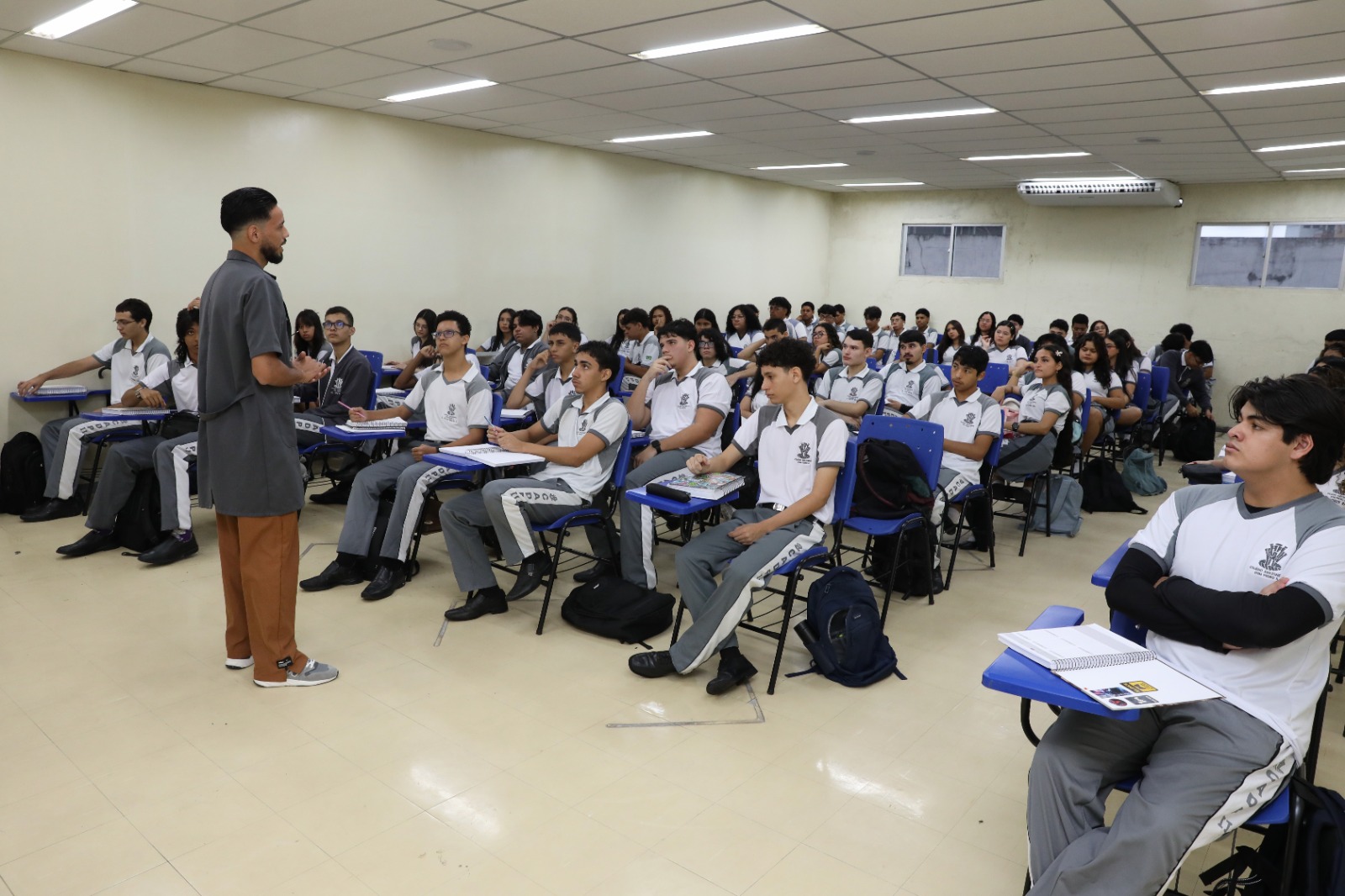 Alunos do Colégio Amazonense Dom Pedro II iniciam aulas em novo prédio