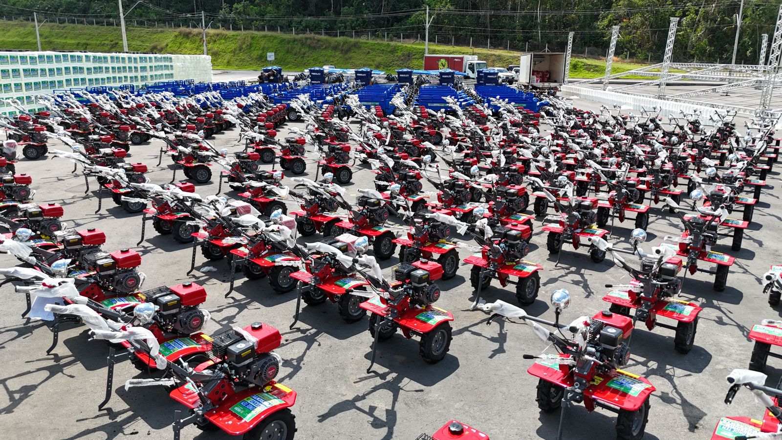 Governo do AM potencializa setor primário com entregas de insumos e implementos agrícolas