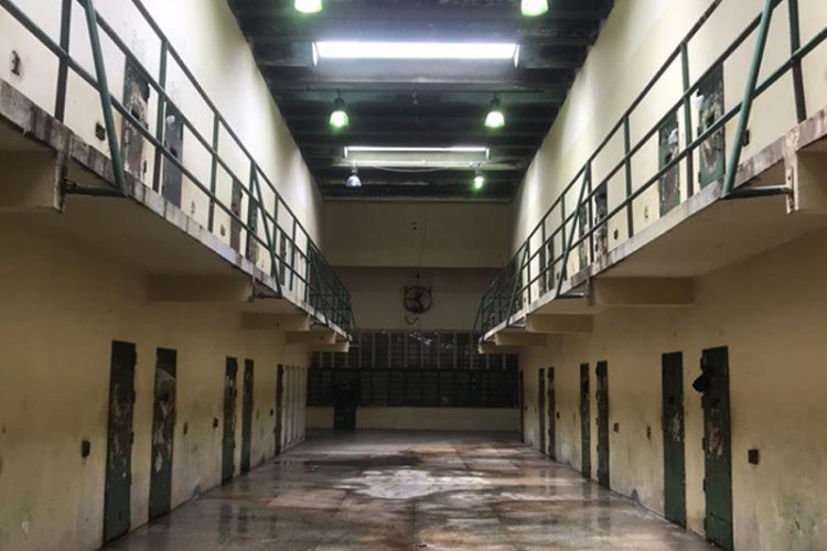 Amazonas transfere membros de facções para penitenciárias federais