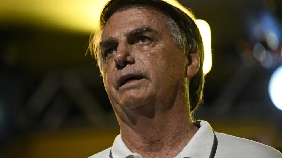 Bolsonaro é internado em Brasília para bateria de exames