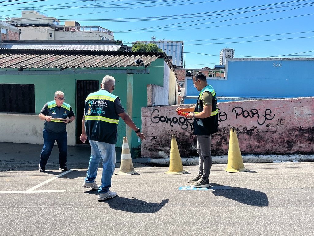 Ageman fiscaliza serviço de estacionamento rotativo Zona Azul em Manaus