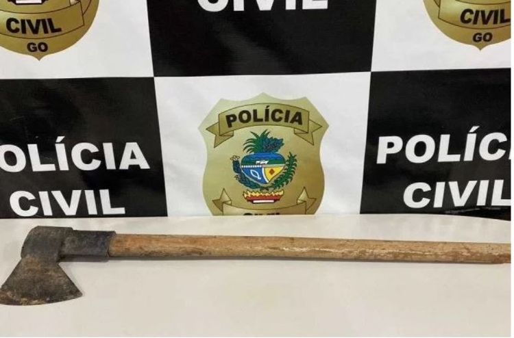 Marido parte ao meio cabeça de homem que deu cantada em sua esposa