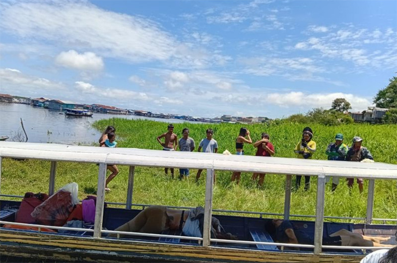 Vídeo: Casal é encontrado morto em embarcação no município de Tefé