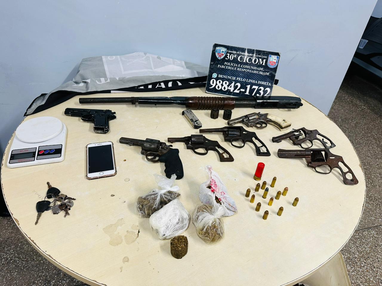 Integrantes de organização criminosa são presos com armas, munições e drogas