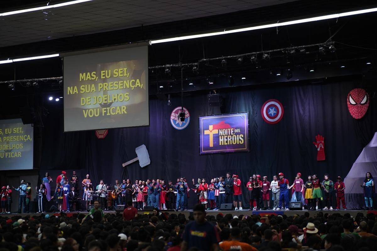 “Noite dos Heróis” reúne adolescentes com concurso de fantasias e atrações gratuitas em Manaus
