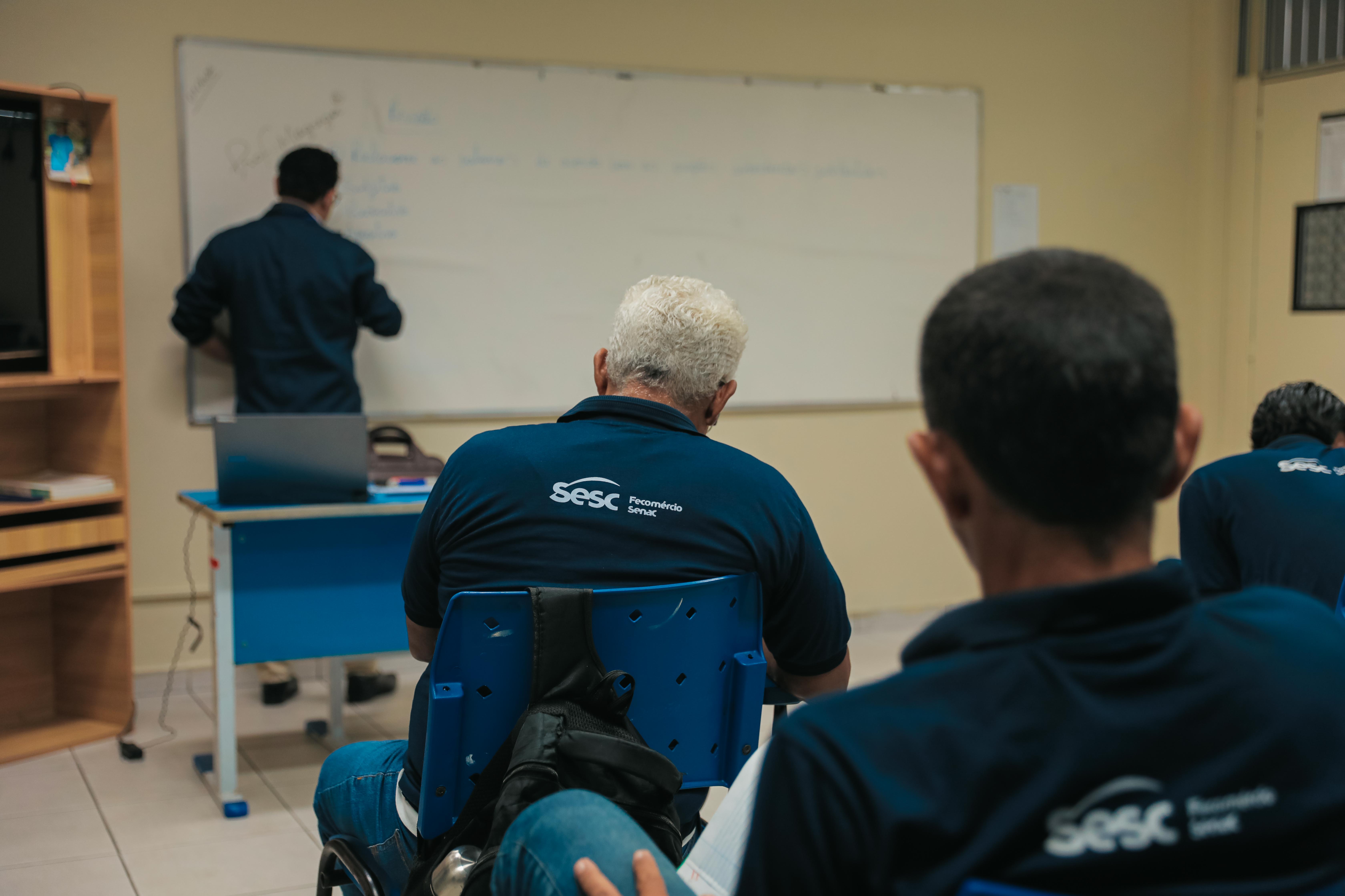 Sesc EAD EJA abre vagas gratuitas em 12 estados