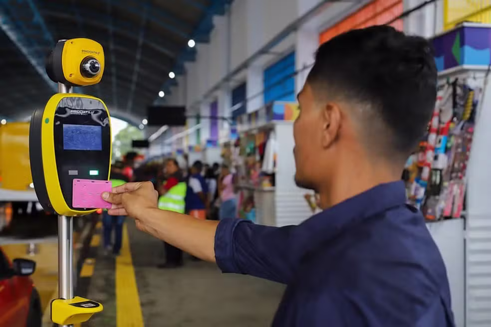 Justiça derruba liminar que permitia pagamento em dinheiro nos ônibus de Manaus