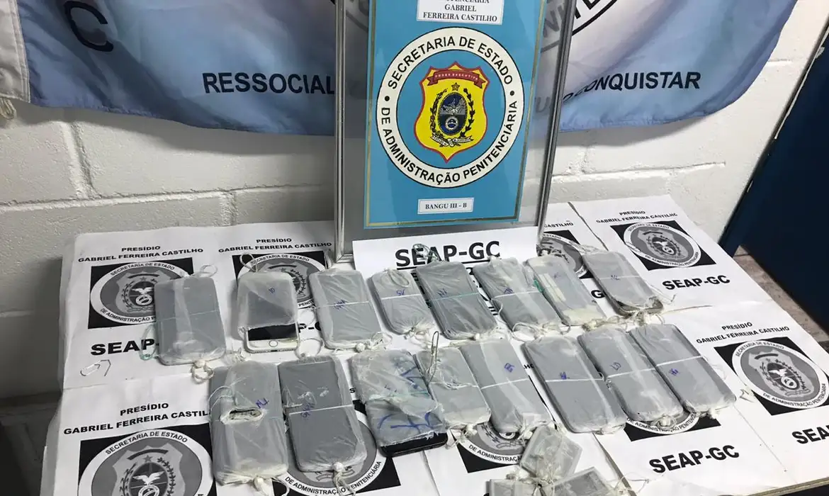 Governo cria programa nacional para bloquear celulares em presídios