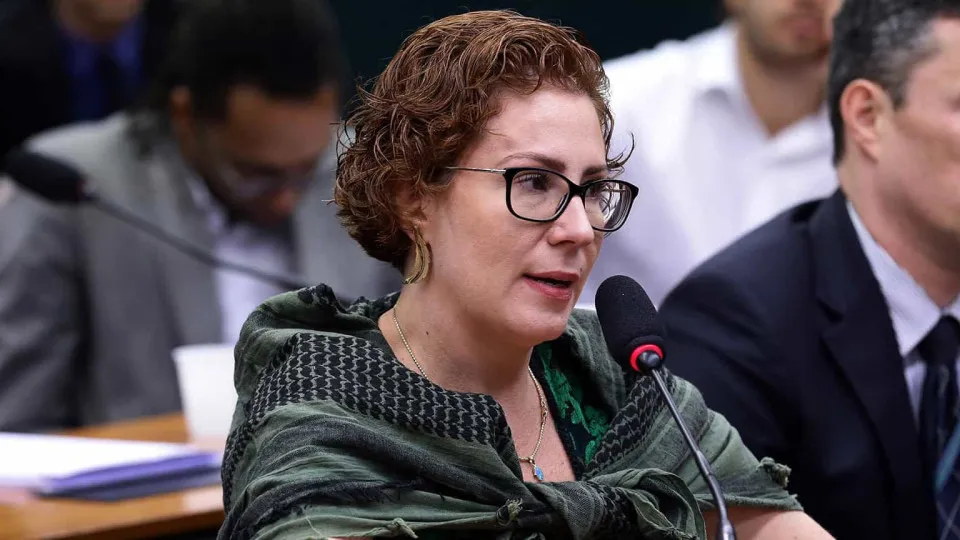 Governo italiano diz que polícia não sabe onde está Carla Zambelli