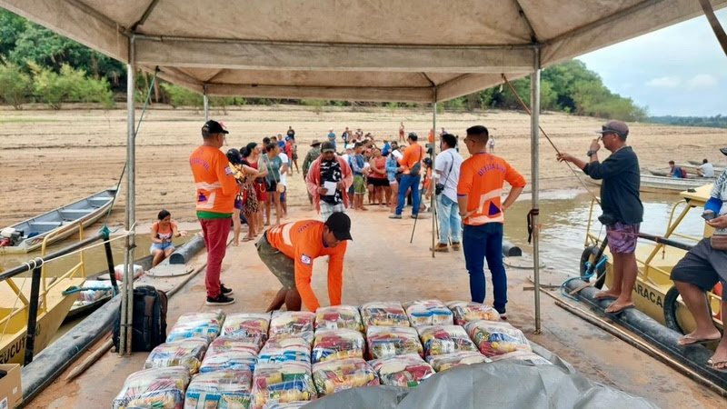 Cidades afetadas pela seca no interior do Amazonas recebem doação da água e alimentos da Eneva