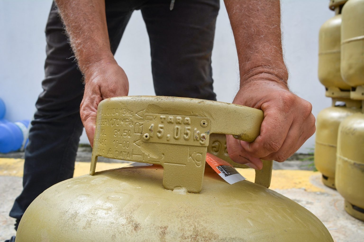 Procon Manaus aponta variação de até R$ 27 no preço do gás de cozinha na capital