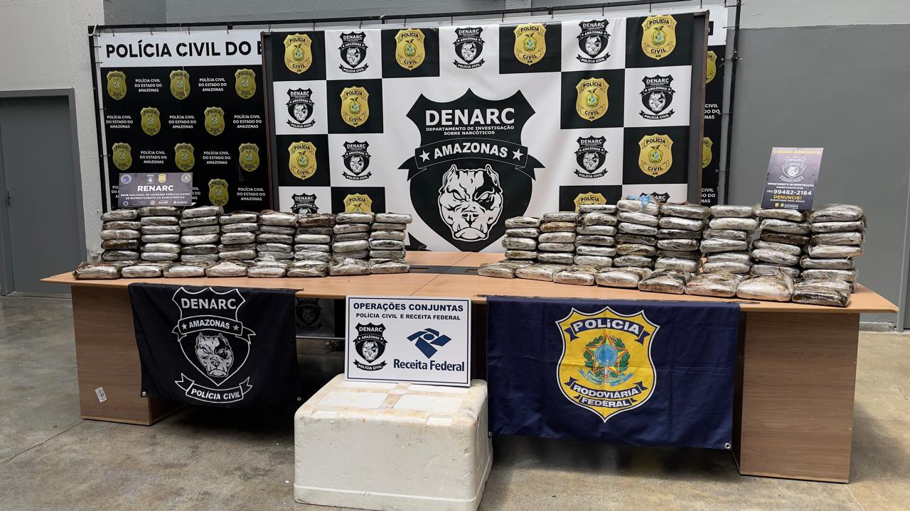 Vídeo: cerca de 150 kg de skunk são apreendidos em freezer dentro de caminhão