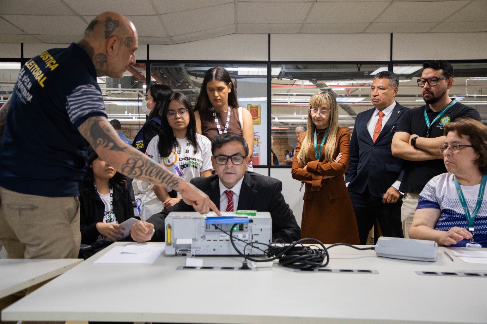 Observação cidadã amplia a transparência na preparação das urnas eletrônicas