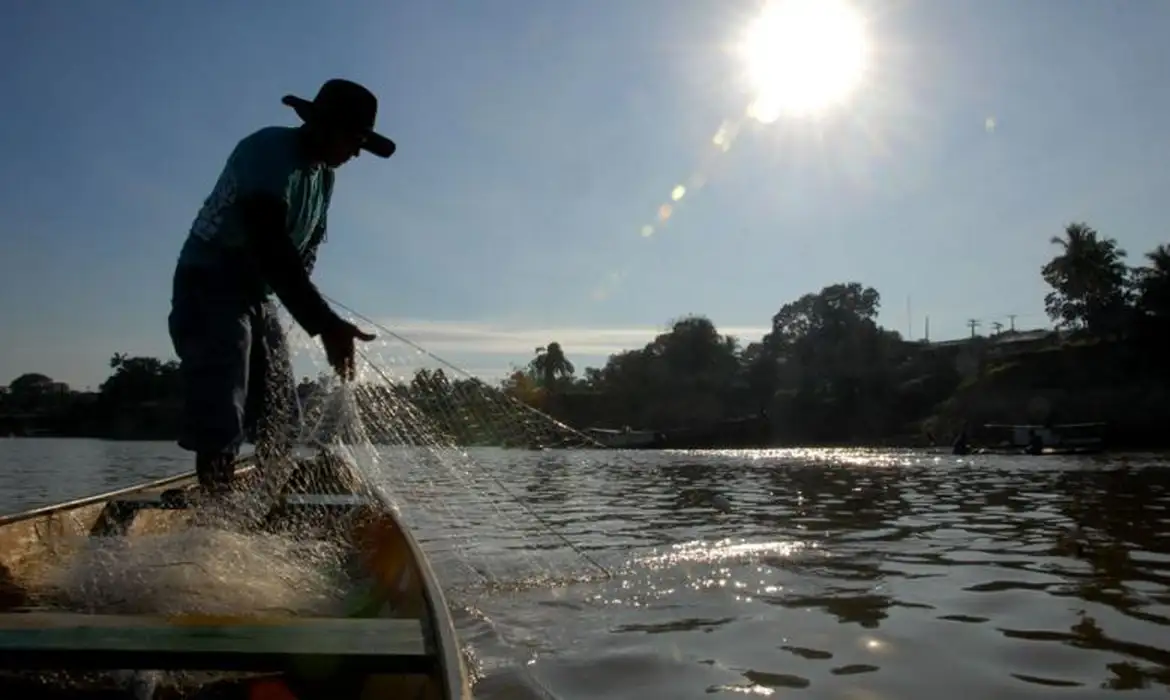 Pescadores do Amazonas e outros dois estados recebem orientações sobre seguro-defeso