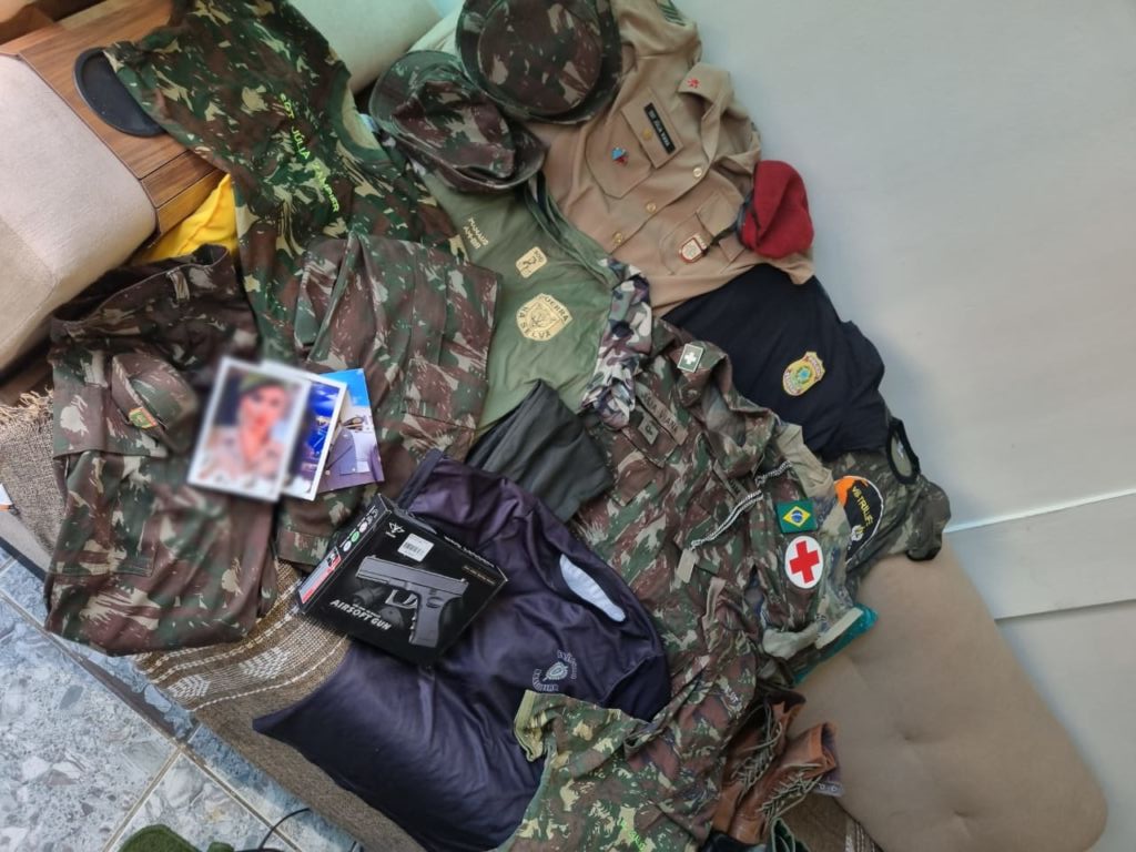 Presa mulher que se passava por policial federal