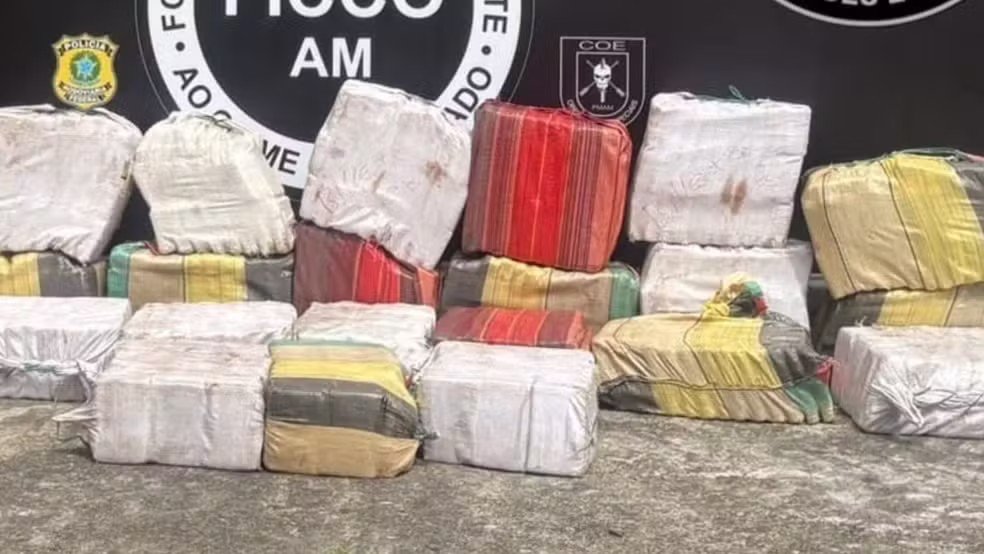 Dupla é presa com 666 kg de skunk no Rio Negro, em Barcelos