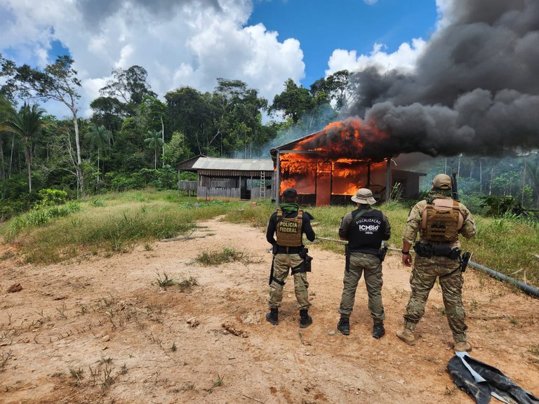Força tarefa destrói 10 garimpos ilegais no interior do Amazonas