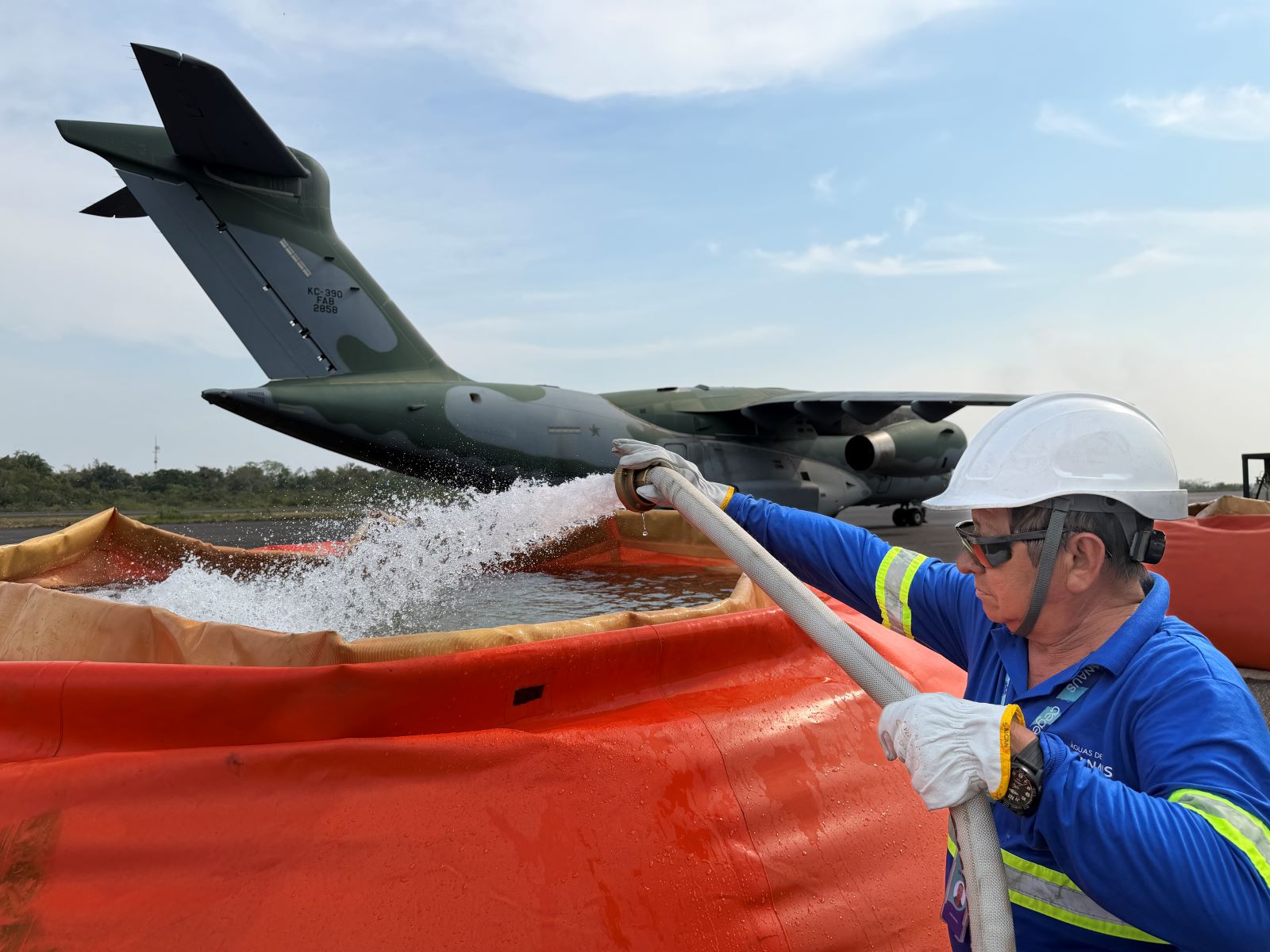 Águas de Manaus amplia apoio logístico às operações de combate aos incêndios no estado