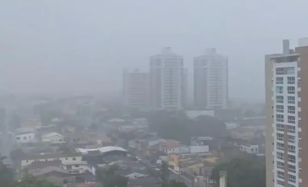 Defesa Civil emite alerta para chuvas intensas em Manaus neste domingo