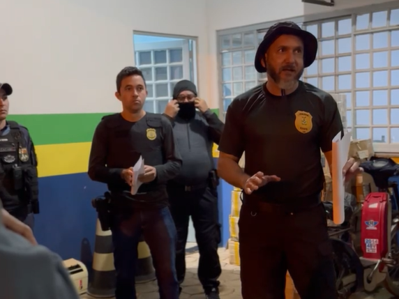 Grupo é preso por vandalismo e confronto com policiais em Humaitá