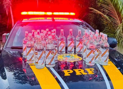 PRF apreende garrafas de cachaça venezuelana na BR-174