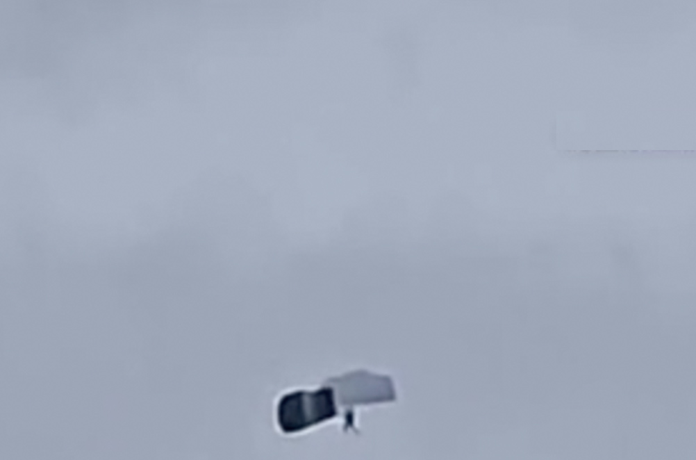 Vídeo: Falha em paraquedas causa pânico durante salto em Manaus; veja