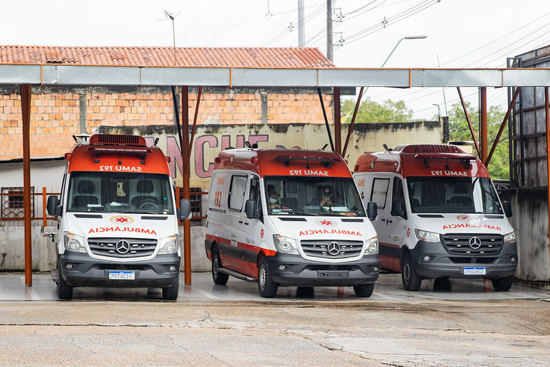 Criminosos armados abordam ambulância do Samu para socorrer baleado