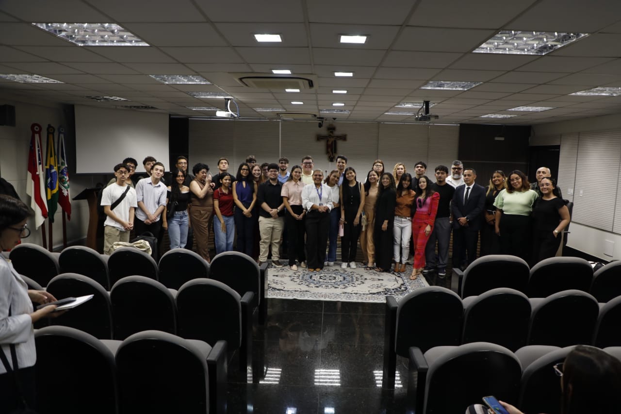 Alunos de Direito conhecem rotina do TRE-AM e acompanham de perto a Justiça Eleitoral