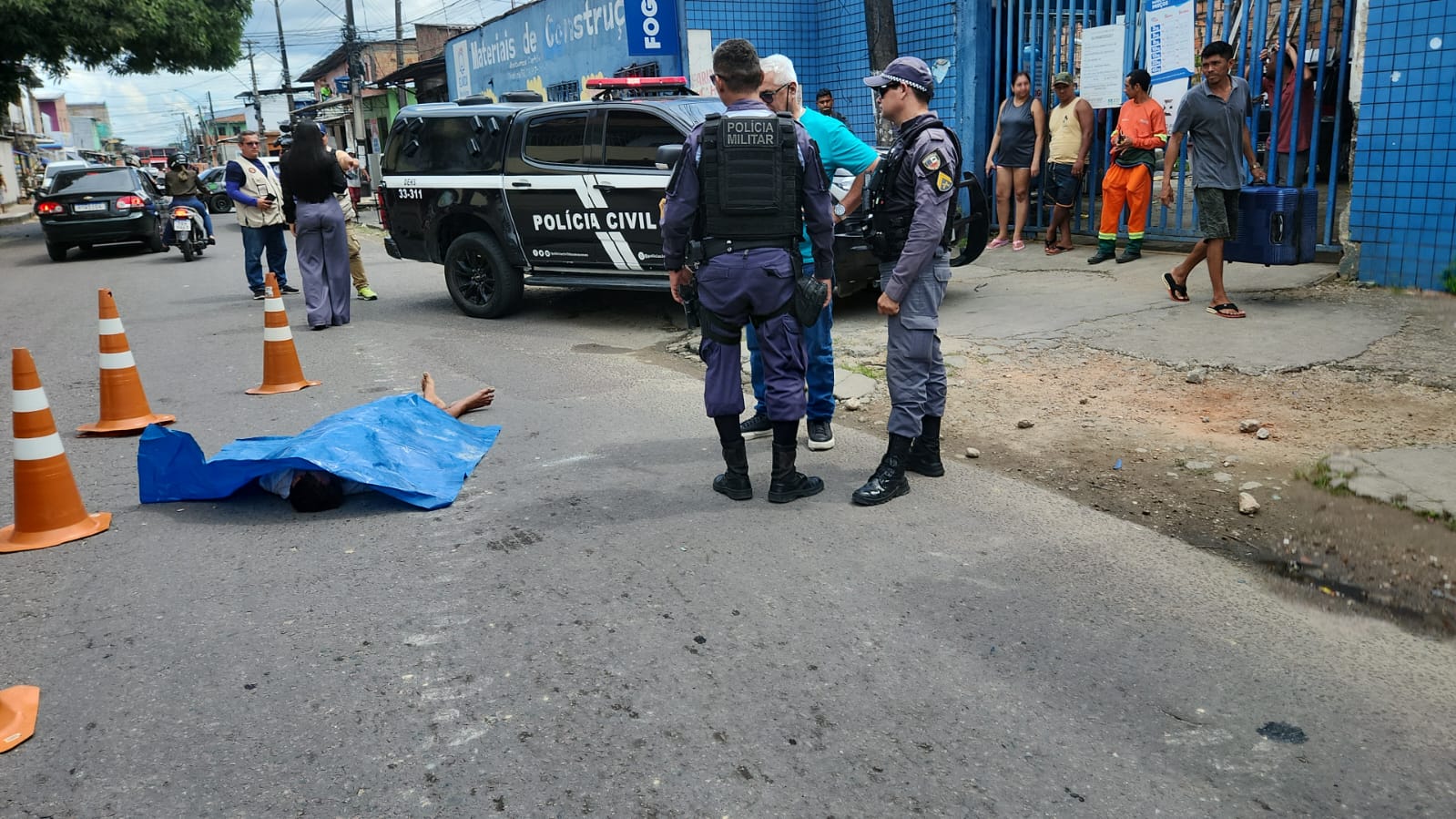 Imagem forte: Assaltante morre ao cair de moto durante tentativa de fuga em Manaus